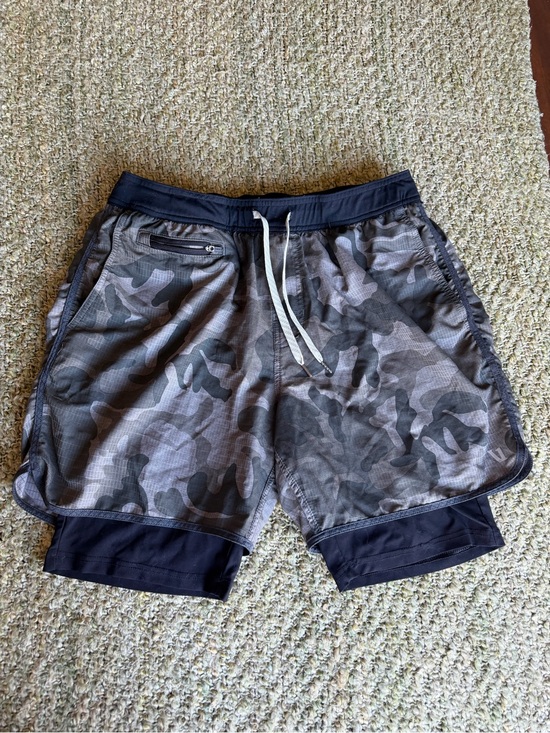 Vuori Other - Vuori Shorts Men’s L — Grey Camo, Lined, Zip Pockets